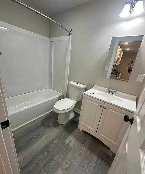 355 Walnut St #B — Photo 3