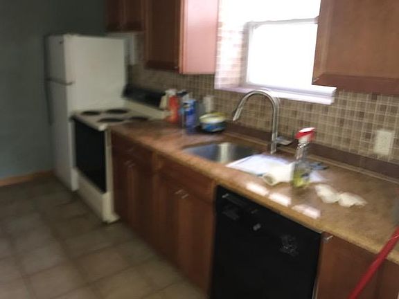 2nd image of 905 N Hancock St #B