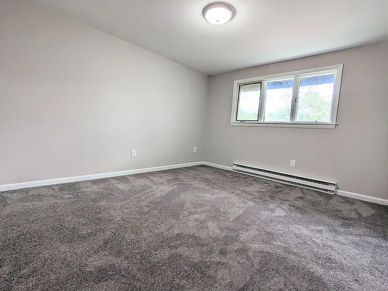 28 Wesley St — Photo 12