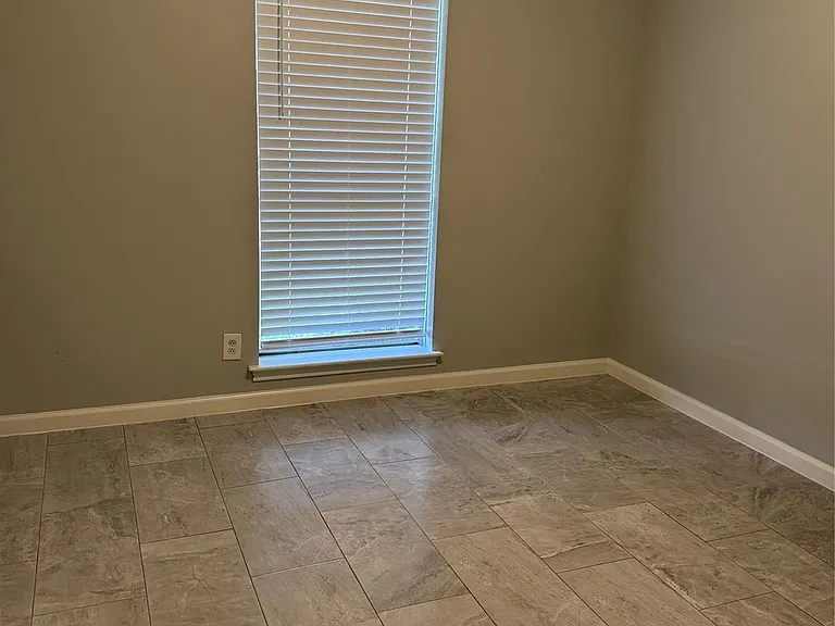 9002 Roos Rd — Photo 26
