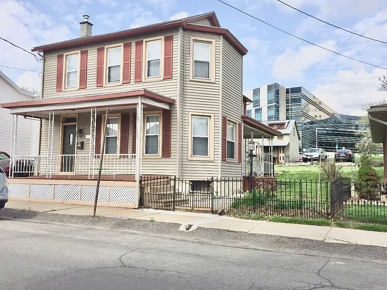 1044 Cherry St — Photo 9