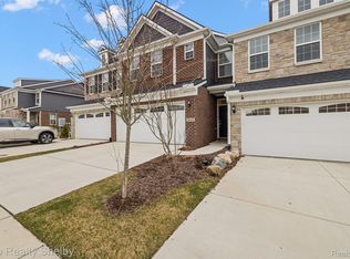 22486 Woodbridge Ln, Novi, MI 48375