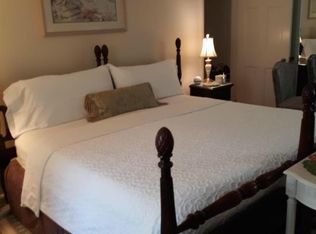 28 Eaton Ct #2, Wellesley Hills, MA 02481