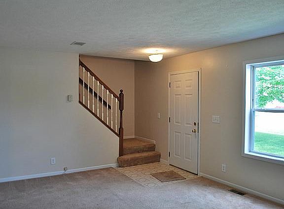 3rd image of 708 S Harvest Ln