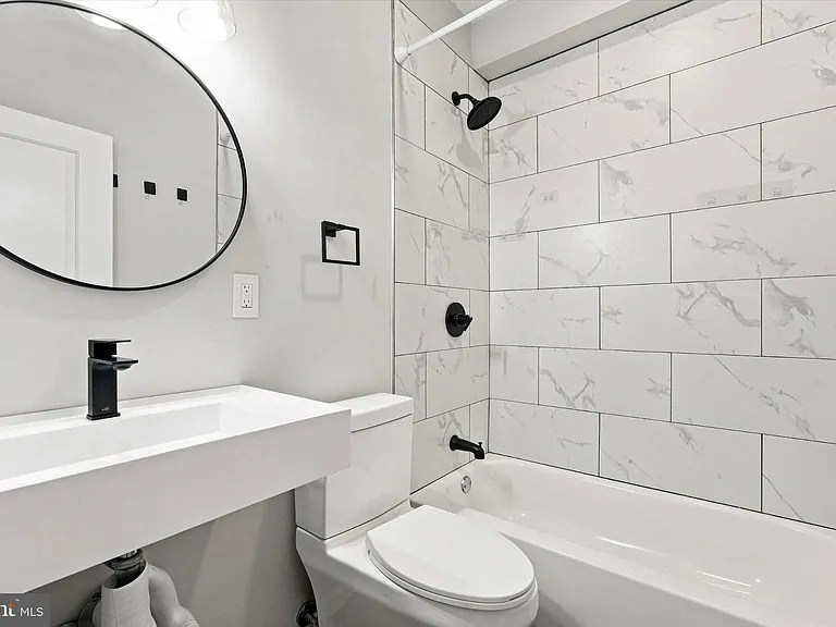 623 W Oxford St #1 — Photo 8