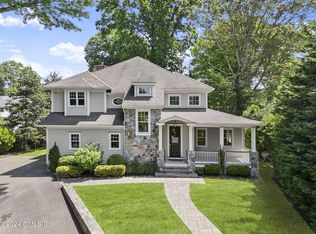 29 Carrona Dr, Riverside, CT 06878