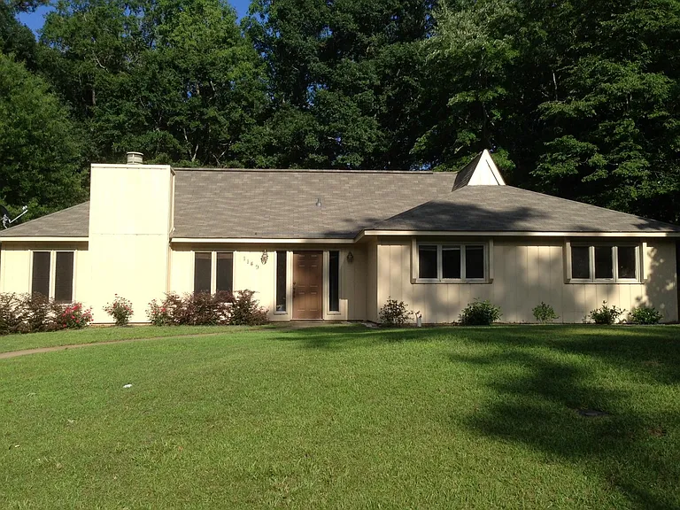 1149 Eagle Cir — Photo 2
