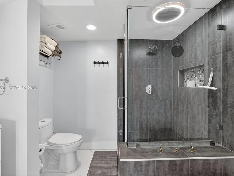 1000 Island Blvd #1410 — Photo 35
