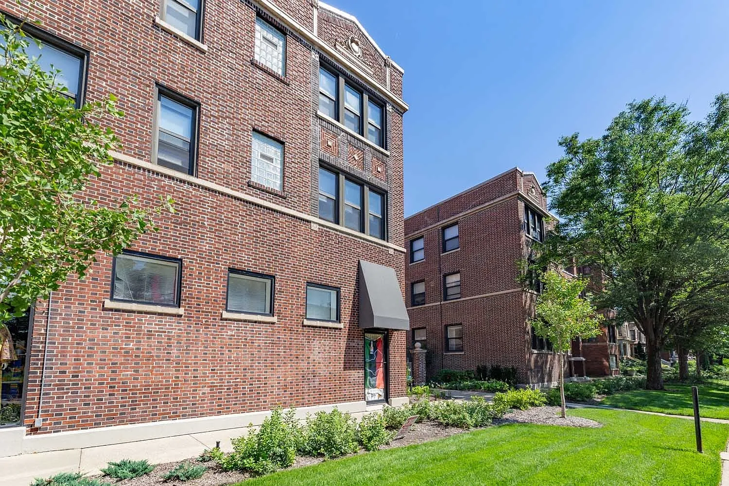 Ellis Court — Photo 4