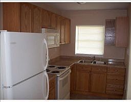 4th image of 1503 W Comanche Ave