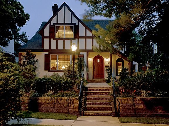2nd image of 36 Hunter Pl