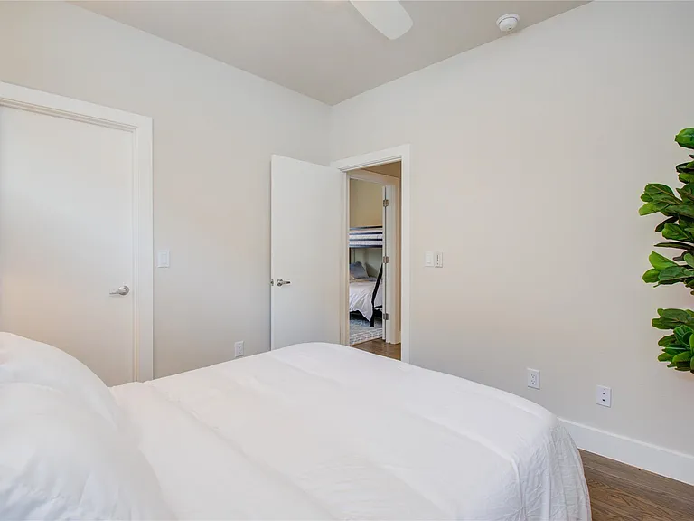 4914 Noble St — Photo 27