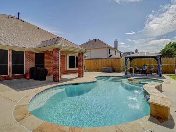 8219 Mandalay Bay Dr, Baytown, TX 77523