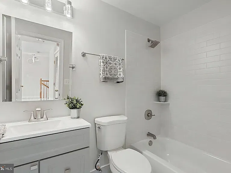 2 bed, 2.5 bath, 1771 sqft, $3,000 — Photo 2