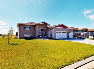 326 5th Ave SW, Surrey, ND 58785