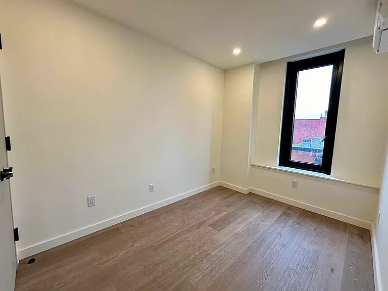 321 Franklin Ave #4A — Photo 11