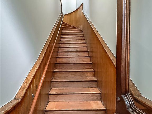 3rd image of 330 Saint Clair St #2