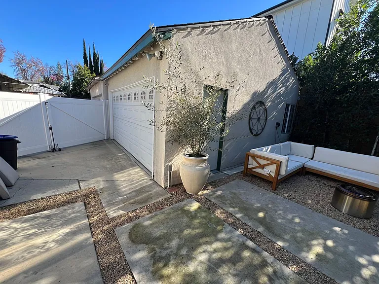 15560 Otsego St — Photo 26