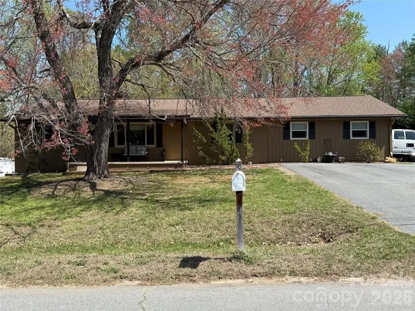 3309 40th Avenue Pl NE, Hickory, NC 28601