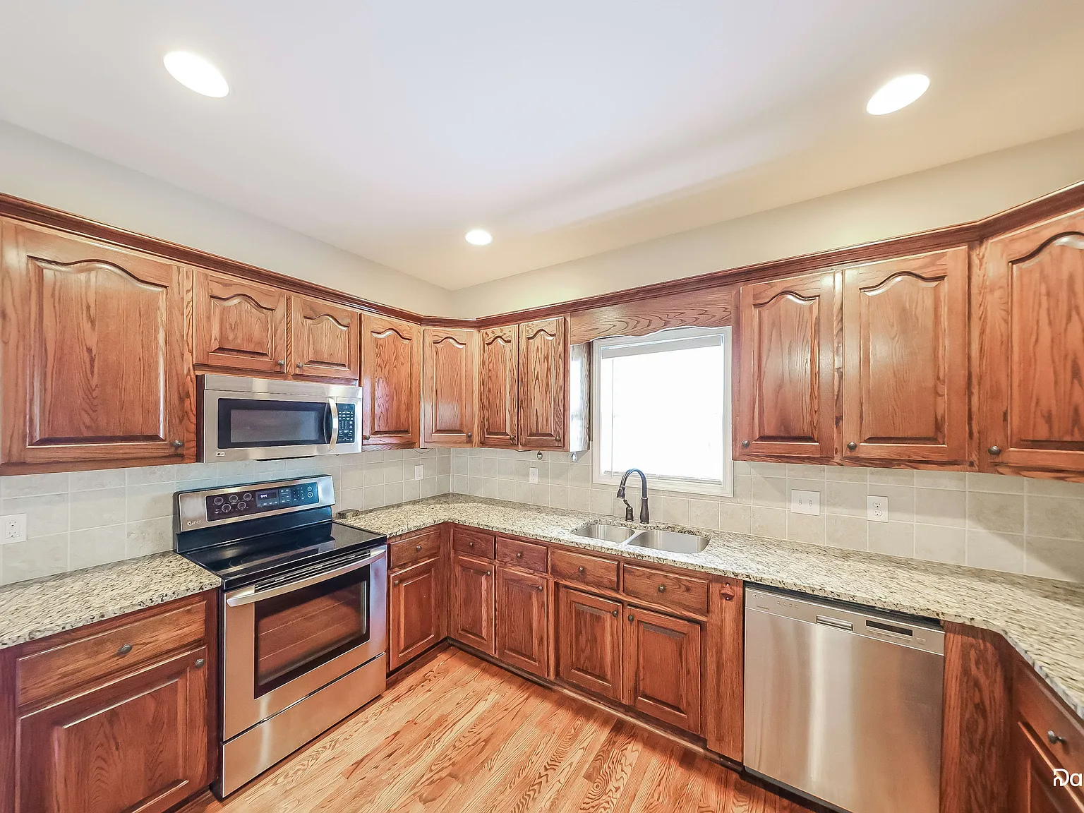 3 bed, 2.0 bath, 1748 sqft, $1,835 — Photo 4