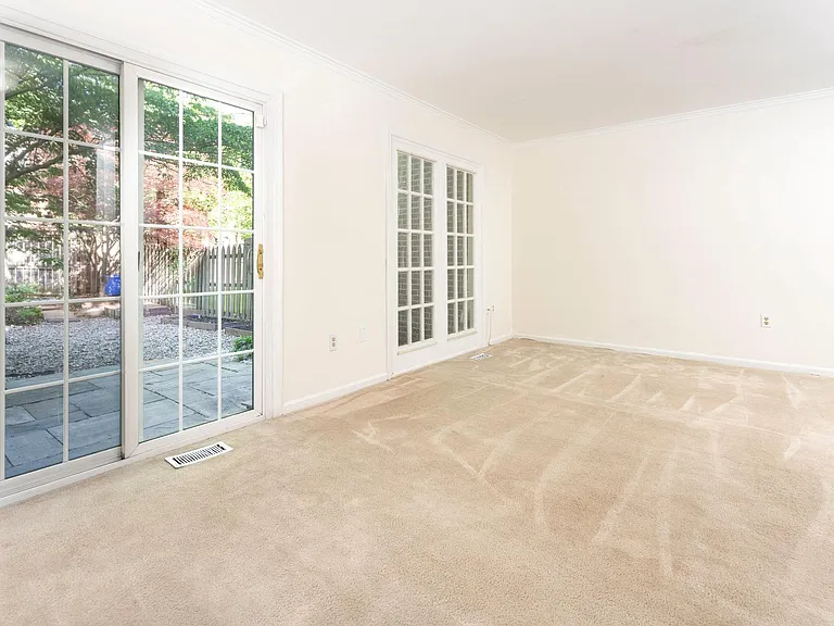 6705 Surreywood Ln — Photo 8