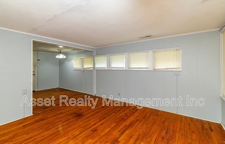126 Wellington Cir — Photo 9
