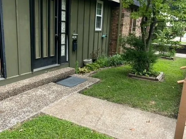22 French Quarter, Belleville, IL 62223