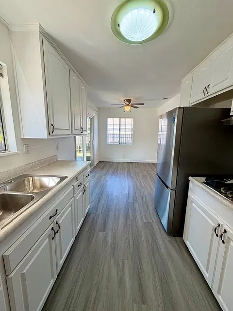 3 bed, 1100 sqft, $3,500 — Photo 3
