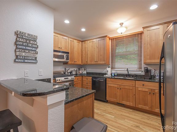 5th image of 220 Boulder Creek Ln