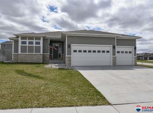 6301 Kelsey Ln, Lincoln, NE 68516