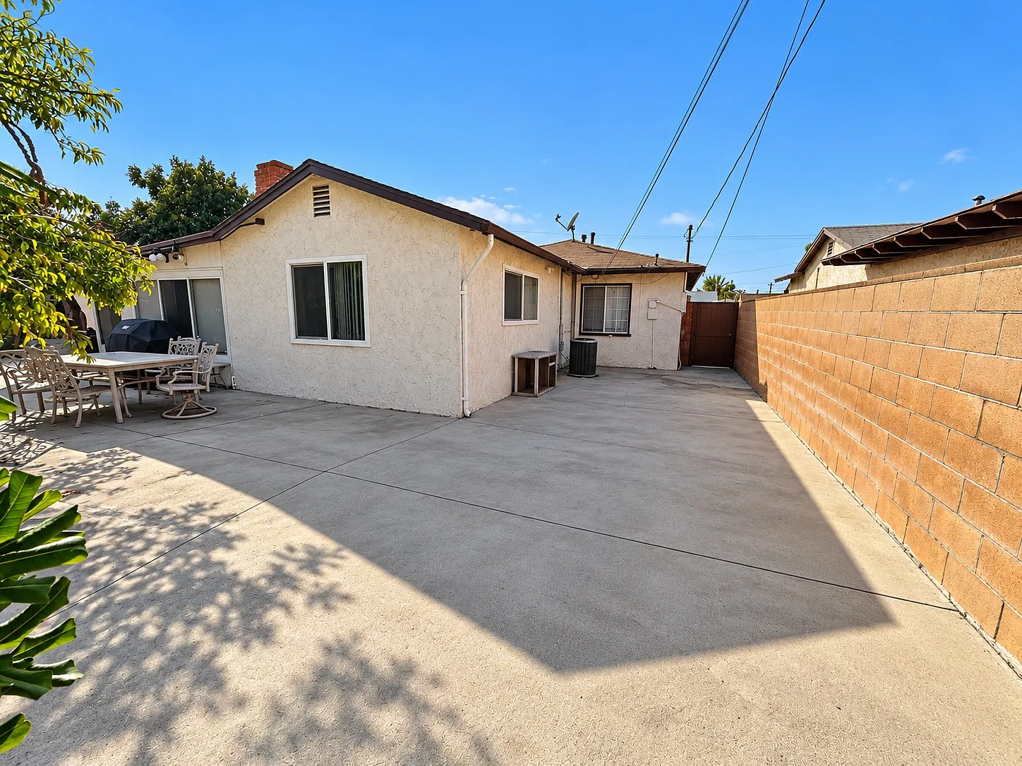 3 bed, 1374 sqft, $1,200 — Photo 2