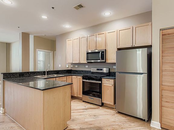 5th image of 3113 W Lawrence Ave APT D302