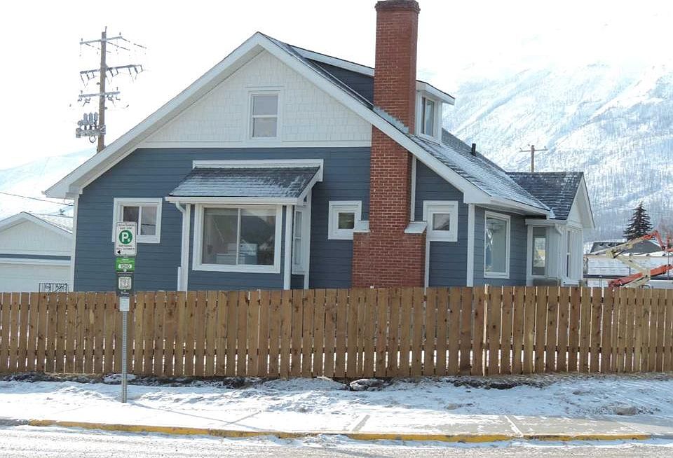1st image of 701 NW Geikie St
