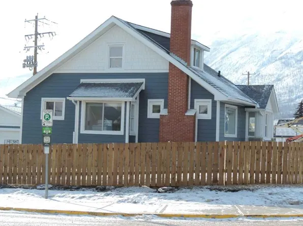 701 NW Geikie St, Jasper, AB T0E 1E0