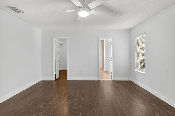 4 bed, 1801 sqft, $4,995 — Photo 4
