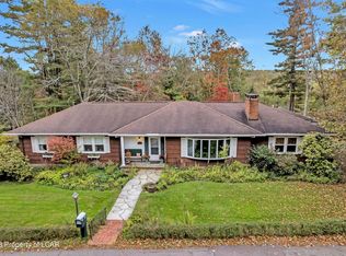 414 Valley View Dr, Dallas, PA 18612