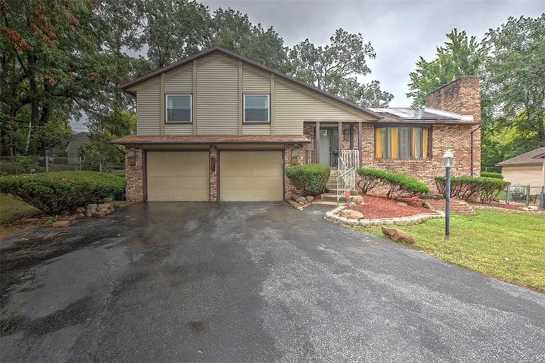 2844 Marcella Dr photo 1