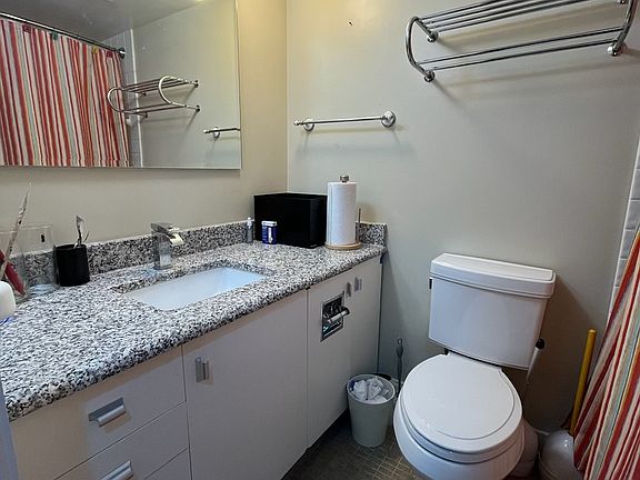 5th image of 921 E Huron St