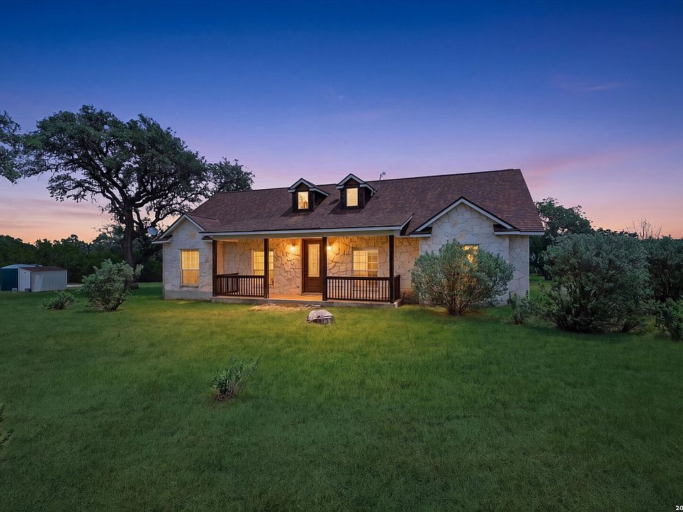 1st image of 124 Majestic Oaks Dr