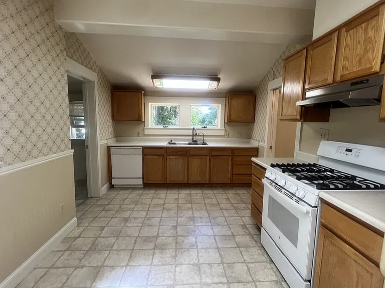 228 B St — Photo 42