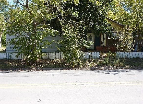 1st image of 812 N 4th Ave