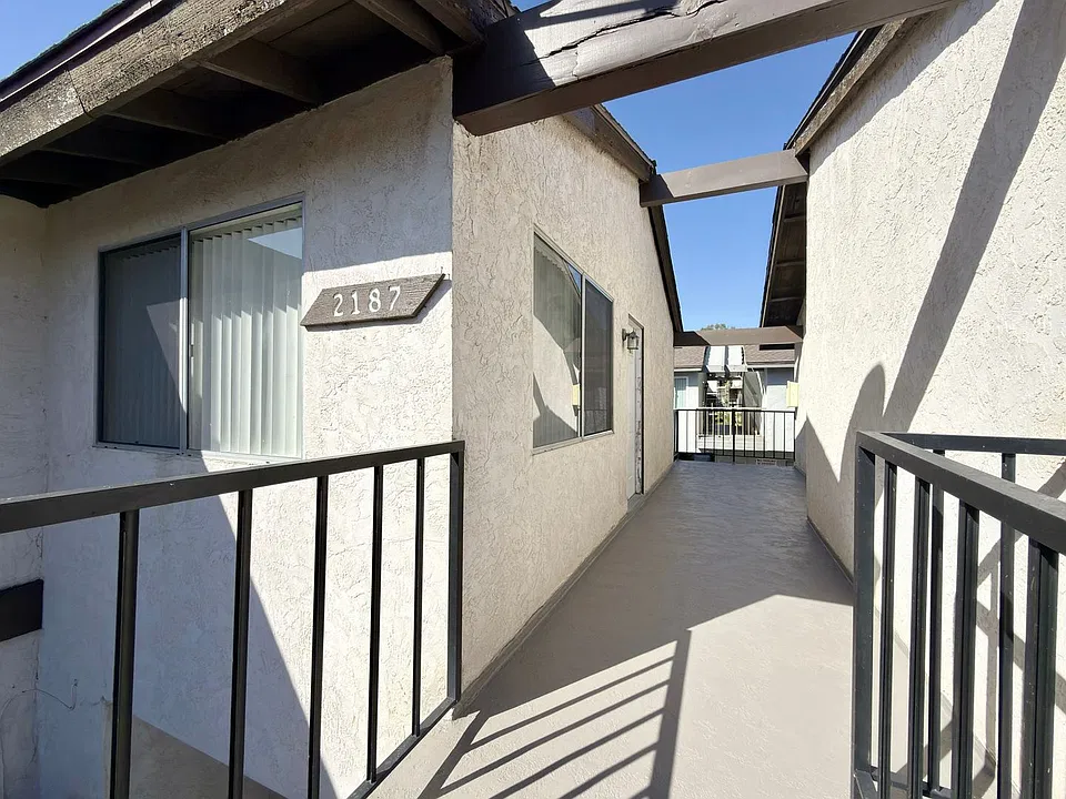 2187 Via Robles