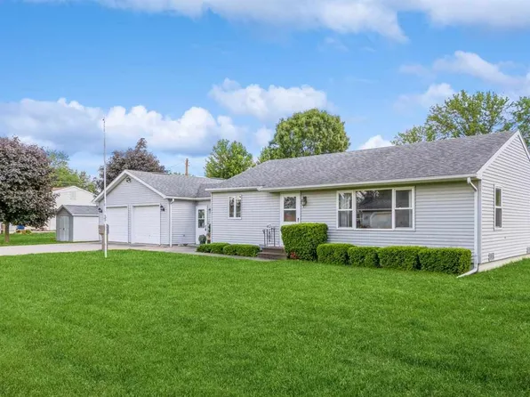 463 W Adams St, Marengo, IA 52301