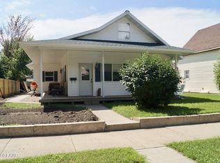 114 10th St NW, Devils Lake, ND 58301