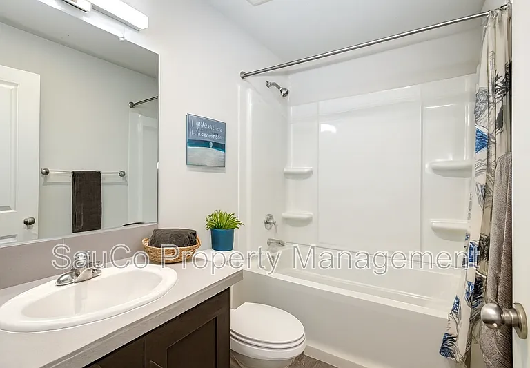 2564 Hawthorne St #102 — Photo 11