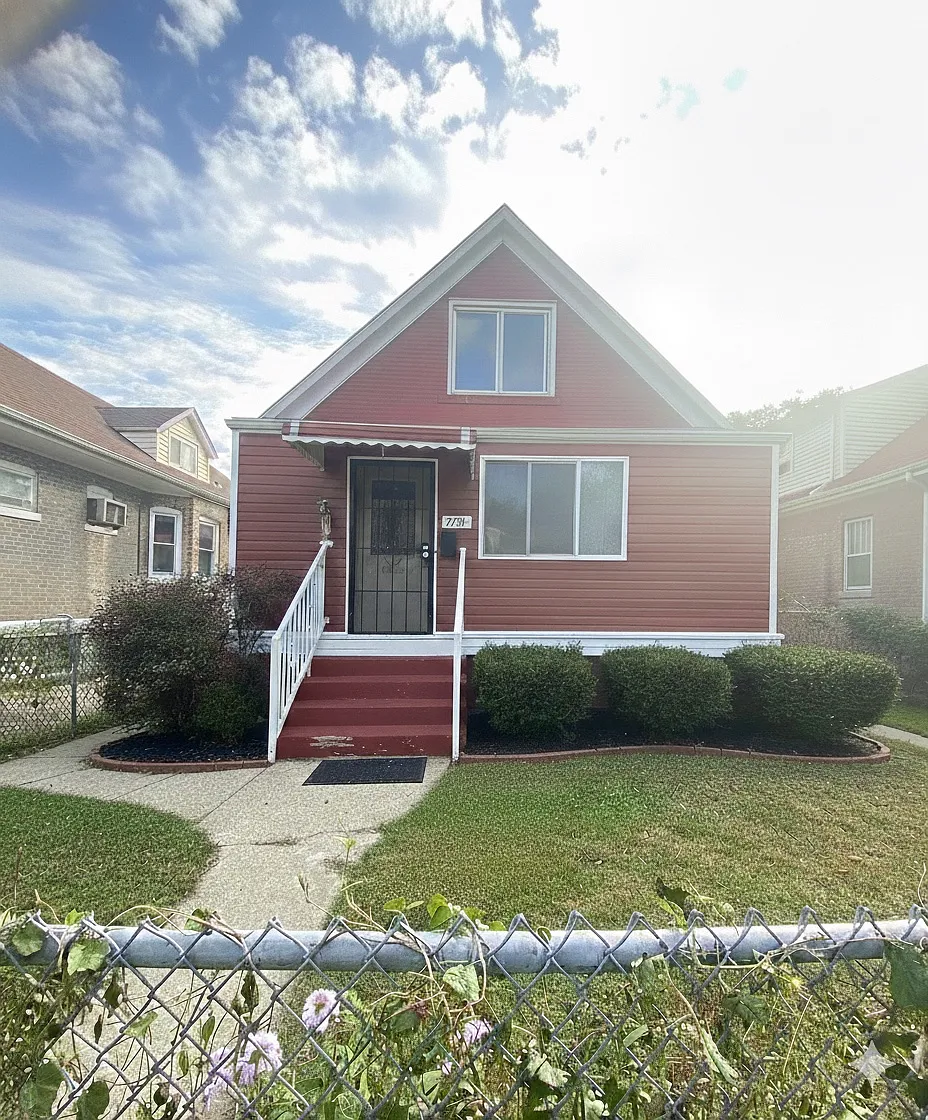 4 bed, 1872 sqft, $2,200 — Photo 1