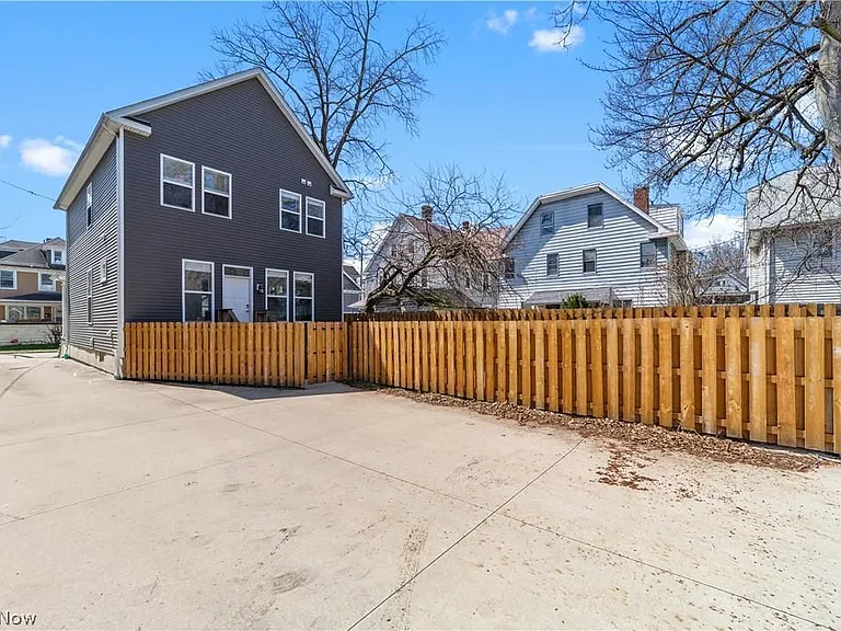 11813 Wade Park Ave — Photo 34