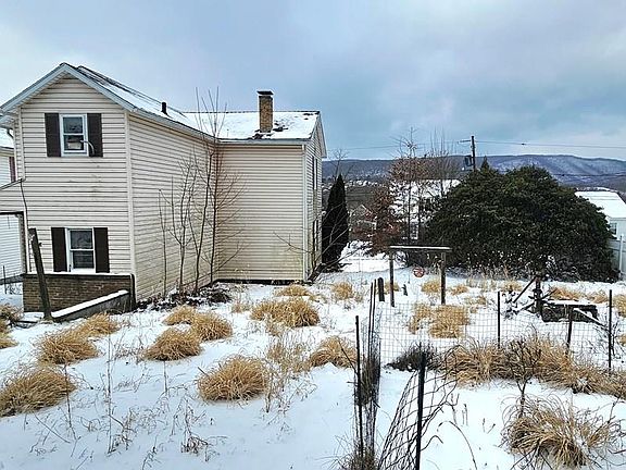 5th image of 318 Vaughn St
