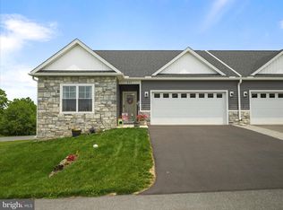537 Shook Ct E, Greencastle, PA 17225