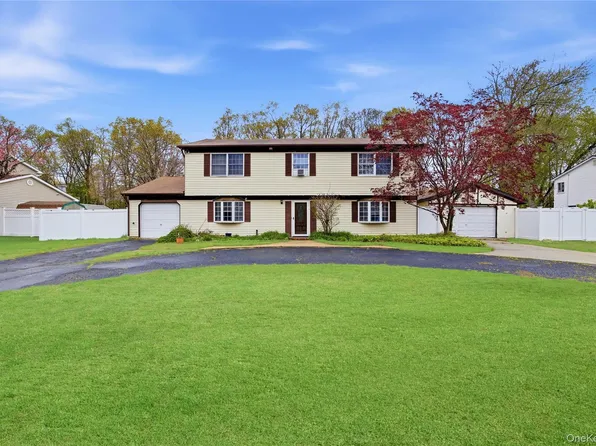 27 Millbury Lane, Setauket, NY 11720